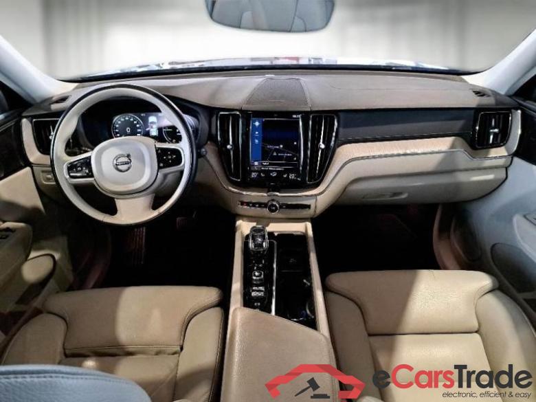 Volvo 227 VOLVO XC60 / 2017 / 5P / SUV T8 PLUG-IN AWD AUTO RECHARGE INSCR. #3