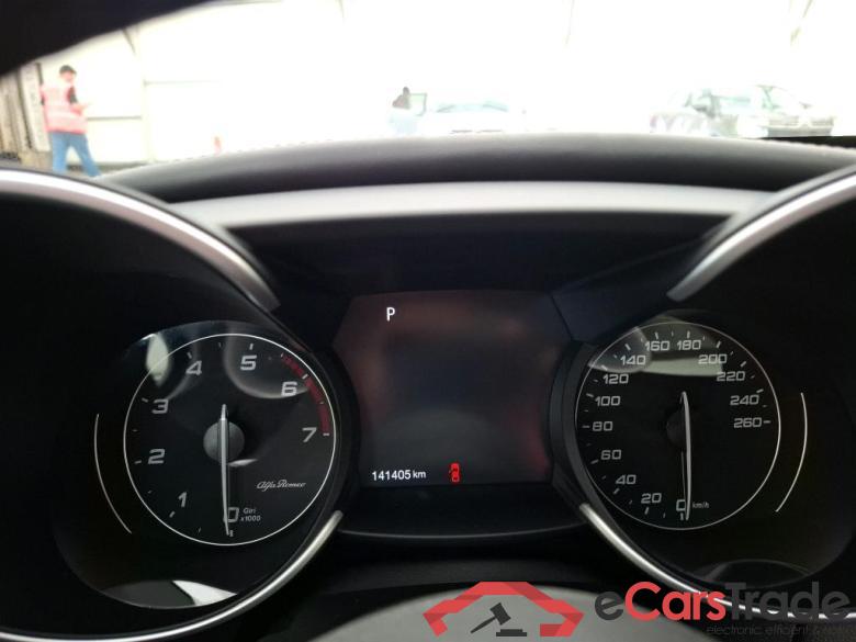 AlfaRomeo 2.0 T 280ch AT8 Veloce ALFA ROMEO Giulia / 2016 / 4P / Berline 2.0 T 280ch AT8 Veloce #6
