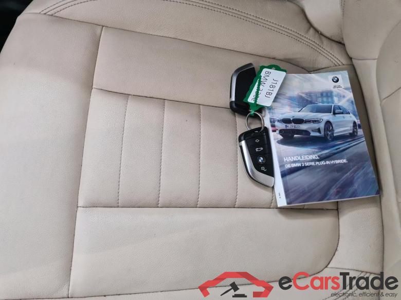 BMW 3 Serie Sedan '18 BMW 3 Serie Sedan 330e  eDrive Edition 4d #4
