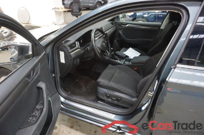 Skoda Superb Wagon ´15 Superb Combi Ambition 2.0 TDI 140KW AT7 E6dT #4