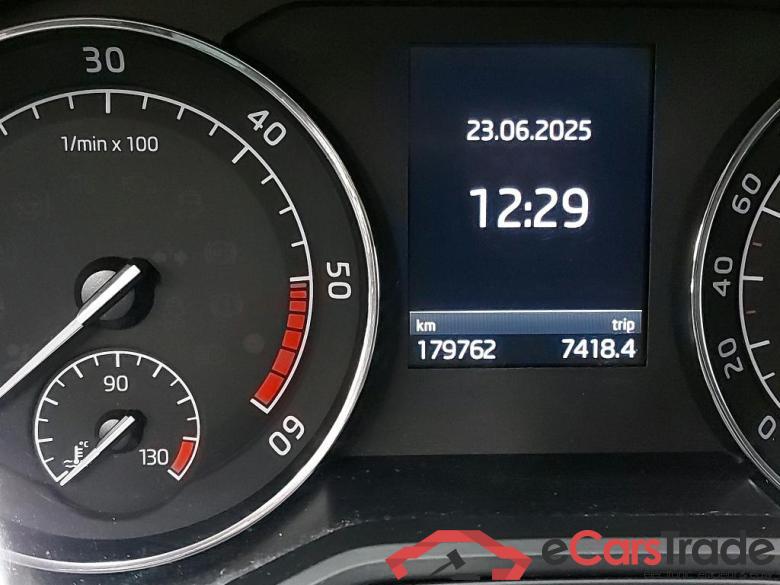 SKODA - SKO SUPERB COMBI CRTDI 150PK DSG7 Style Pack Premium II  With Ventilated Seats & Safety & Kessy & Adaptive Cruise Control & Removable Trailer Hook #5