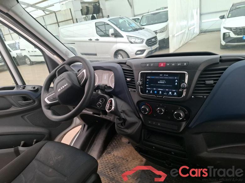 Iveco 2.3 35S16SA8 V11 H2 3520 IVECO Daily / 2014 / 4P / Fourgon tôlé 2.3 35S16SA8 V11 H2 3520 #5