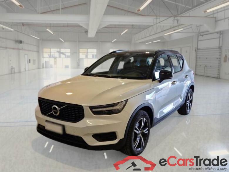 Volvo 46 VOLVO XC40 / 2017 / 5P / SUV D3 AWD GEARTRONIC R-DESIGN #1