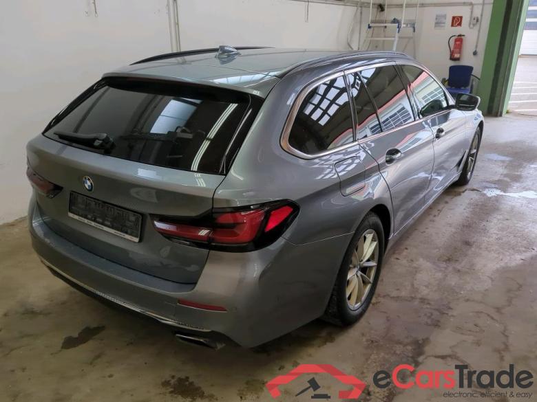 BMW 5-Serie Touring ´16 Baureihe 5 Touring 530 d xDrive Luxury Line 3.0 210KW E6d #2