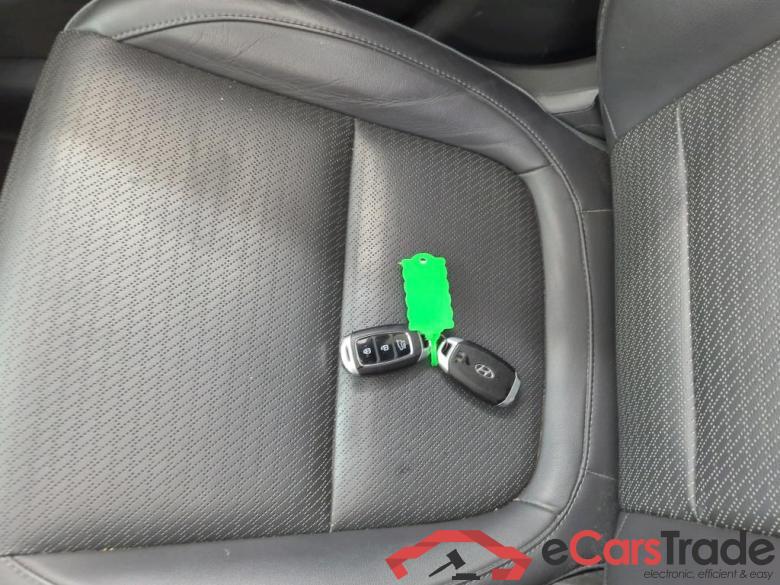 Hyundai Kona '17 Hyundai KONA Premium Electric 64 kWh 5d #4