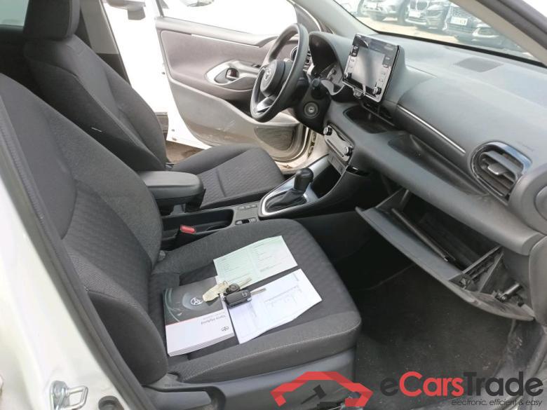 TOYOTA Yaris / 2020 / 5P / berlina con portón 1.5 120H Business Plus #6