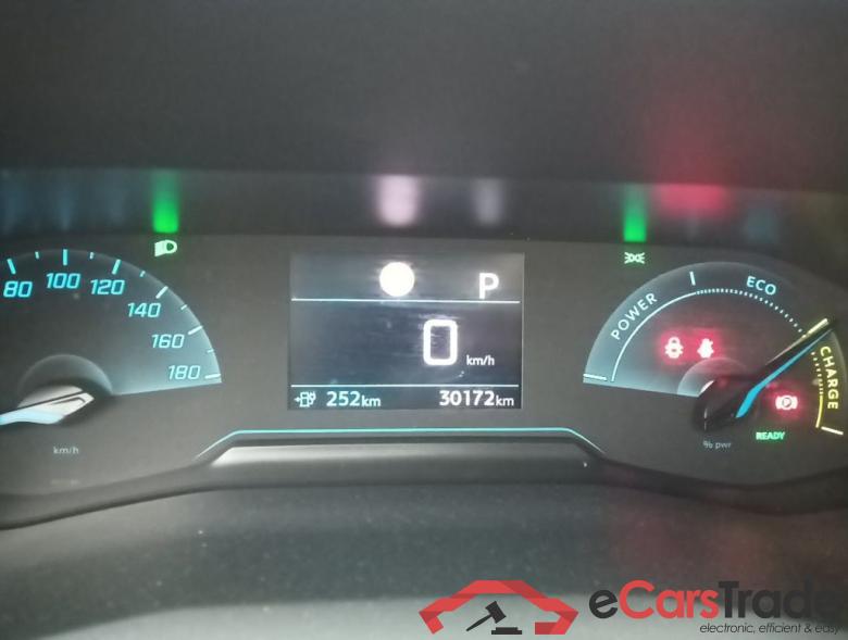 PEUGEOT E-2008 50 kWh Allure 5d #6