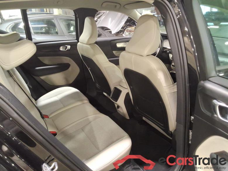 VOLVO XC40 DIESEL 2.0 D3 Momentum (EU6d-TEMP) STOCK #5