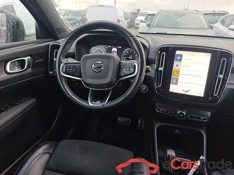 VOLVO XC40 / 2017 / 5P / todoterreno 1.5 T3 R-Design Auto #3