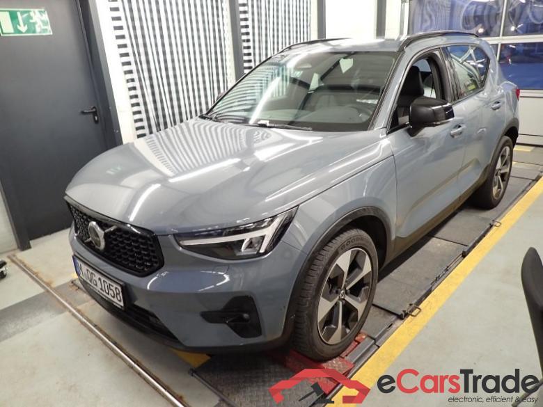 Volvo XC40 (2017->) DE - SUV5 B4 2WD EU6d, Plus Dark (EURO 6d), (Facelift) 2022 - 2024 #1