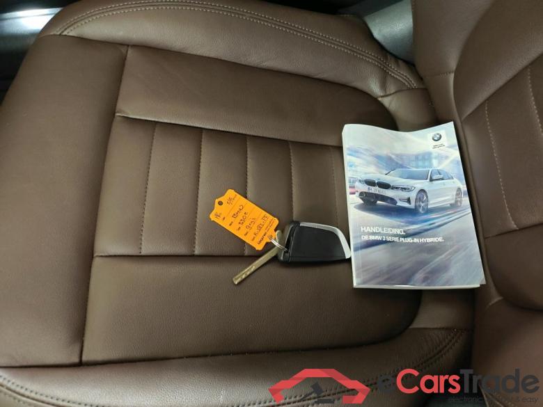 BMW 3 Serie Sedan 330e High Executive #4