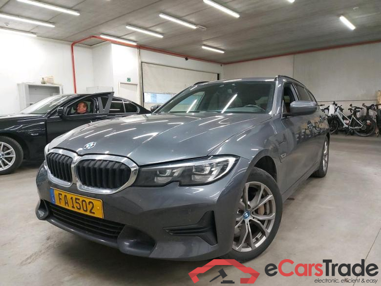 BMW - BMW 3 TOURING 330e 292PK Sport Pack Business Plus With Vernasca Heated Seats & Driving Assistant Pack & Towing Hook * HYBRID *
