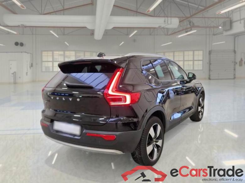VOLVO XC40 / 2017 / 5P / SUV T3 AUTOMATICO MOMENTUM PRO #2
