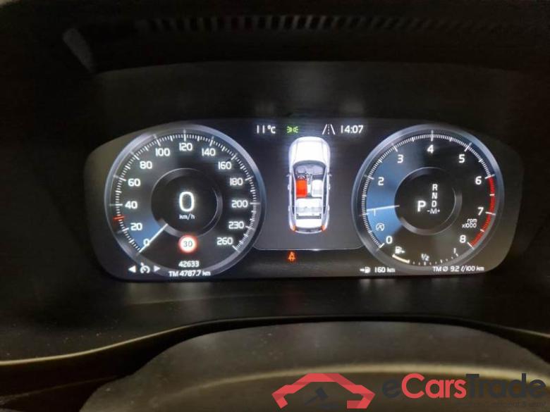 VOLVO XC40 / 2017 / 5P / SUV T3 AUTOMATICO MOMENTUM PRO #4