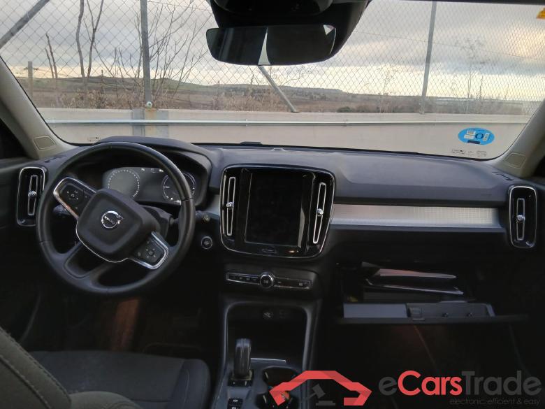 VOLVO XC40 / 2017 / 5P / todoterreno 1.5 T4 Twin Recharge R-Design Exp Auto #3