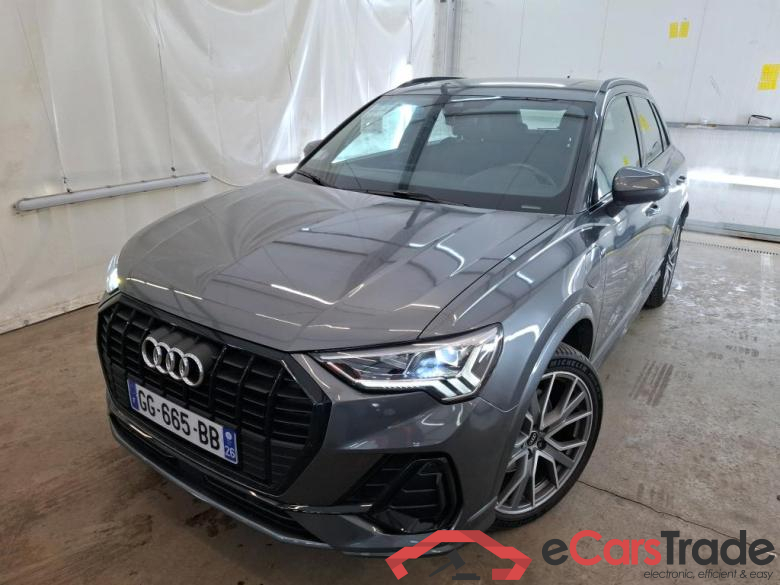 AUDI Q3 / 2018 / 5P / SUV 45 TFSI E 245 S TRONIC S LINE