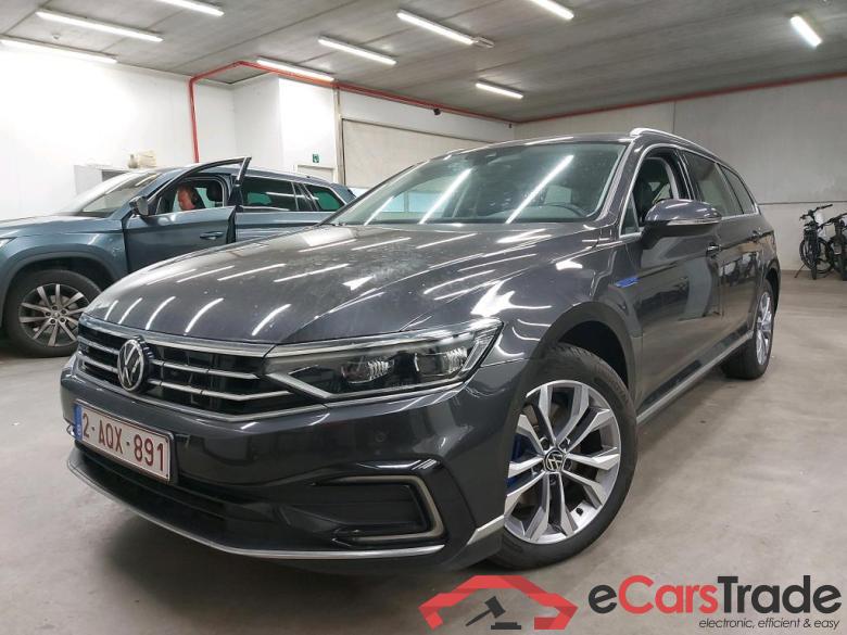 VOLKSWAGEN - VW  PASSAT VARIANT TSI 218PK GTE DSG6 Business Pack Design & Comfort With Nappa Seats & Matrix LED & Easy Open & Travel Assist & Area View  * HYBRID * #1