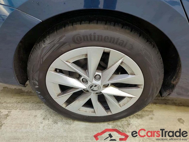 SKODA Octavia Combi 1.5 TSI First Edit. #4