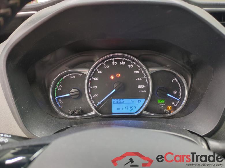 Yaris Hybride Affaires / 2017 / 5P / Berline 1.5 VVT-I HYBRID AUTO France Business Af #6