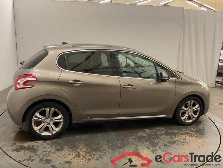 PEUGEOT 208 1.2i Allure #4