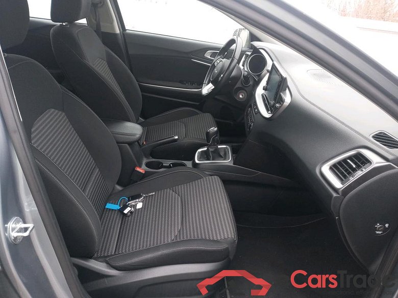 KIA Ceed / 2021 / 5P / berlina con portón 1.0 T-GDi 88kW (120CV) Drive #6