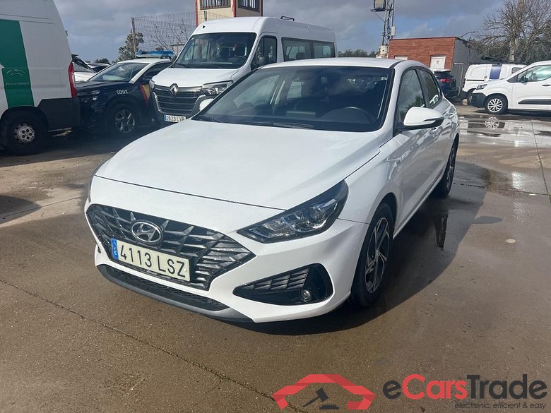 HYUNDAI i30 / 2020 / 5P / berlina con portón 1.6 CRDI 100kW(136CV) 48V Klass Fastback #1