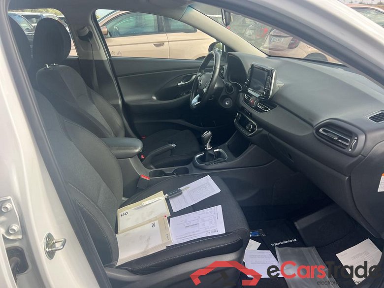 HYUNDAI i30 / 2020 / 5P / berlina con portón 1.6 CRDI 100kW(136CV) 48V Klass Fastback #6