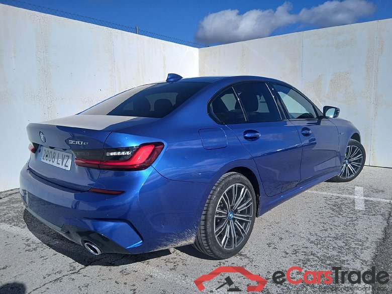 BMW Serie 3 / 2018 / 4P / sedán 330e #2