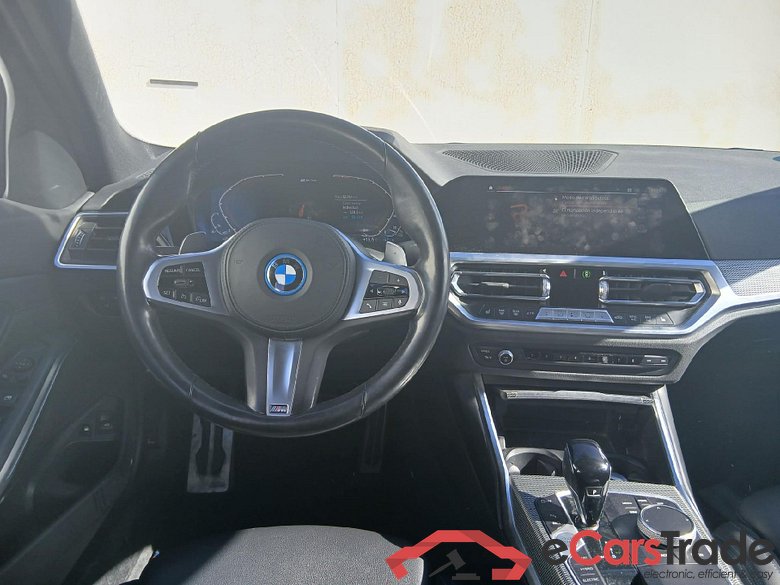 BMW Serie 3 / 2018 / 4P / sedán 330e #3