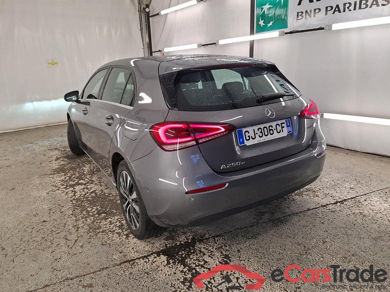 MERCEDES-BENZ Classe A Compact / 2018 / 5P / Berline A 250 e Business Line 8G-DCT #2