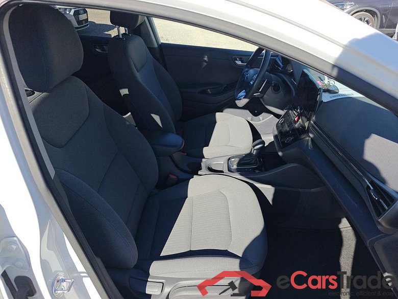 HYUNDAI IONIQ / 2019 / 5P / berlina con portón 1.6 GDI HEV Tecno DCT #6