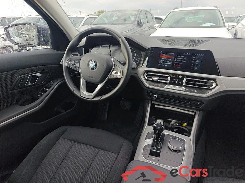 BMW Serie 3 / 2018 / 4P / sedán 318d Auto. #3