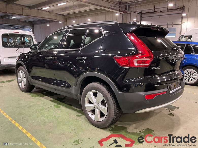 VOLVO XC40 2.0 B3 MHEV ESSENTIAL DCT #3
