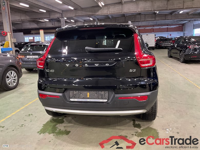 VOLVO XC40 2.0 B3 MHEV ESSENTIAL DCT #5