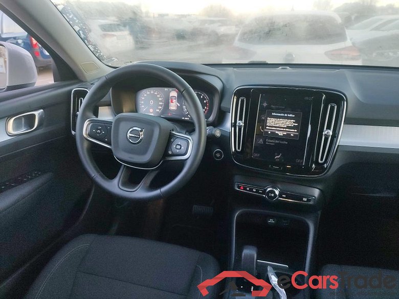 VOLVO XC40 / 2017 / 5P / todoterreno 1.5 T3 Momentum Pro Auto #3