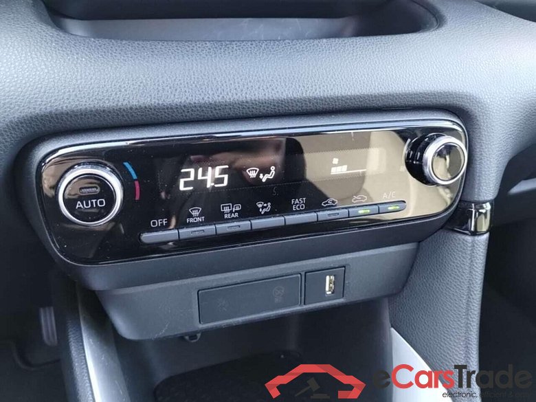 TOYOTA YARIS 1.5 Hybrid Active #6