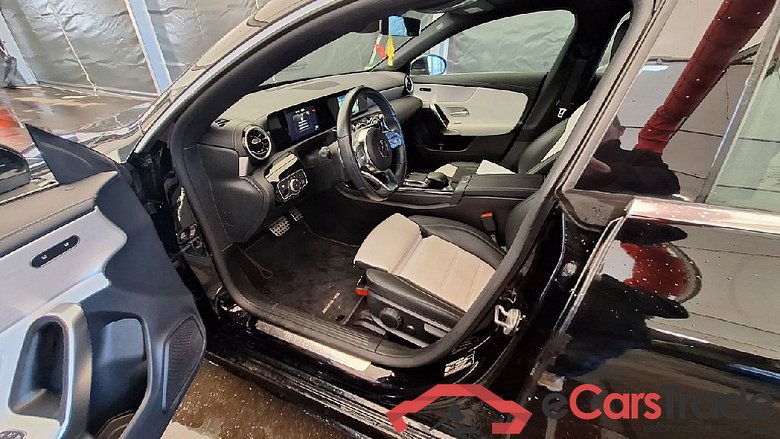 CLA -Klasse Shooting Brake CLA 200 d (118.612)AMG AMG Line 110KW AT8 E6d #4