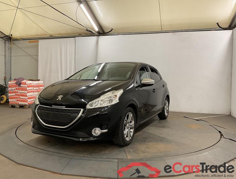 PEUGEOT 208 1.2i Style