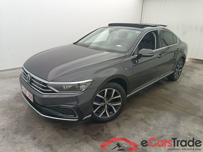 Volkswagen Passat 1.4 TSI GTE Business DSG 4d