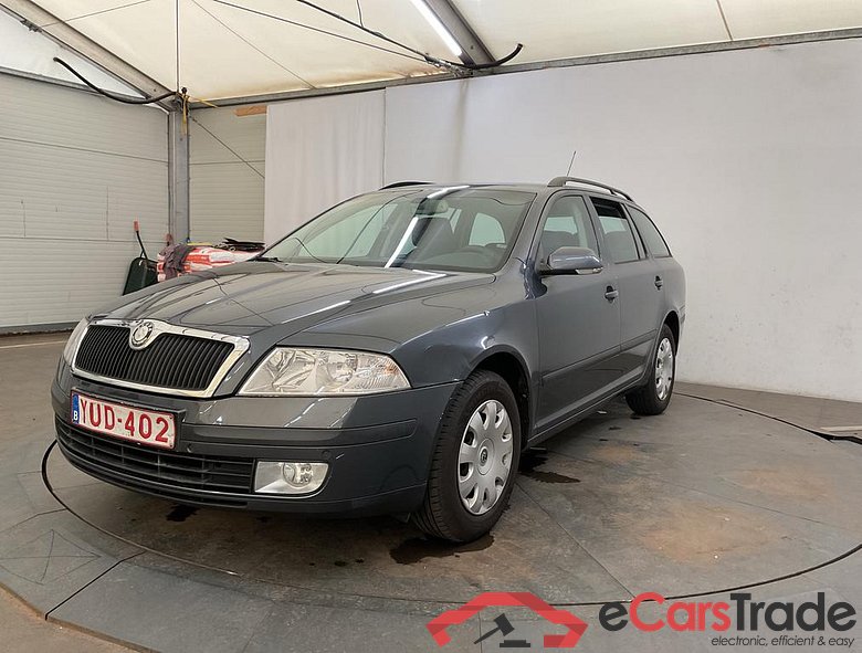 SKODA Octavia Combi Octavia SW 1.6i 16v FSI Ambiente #1