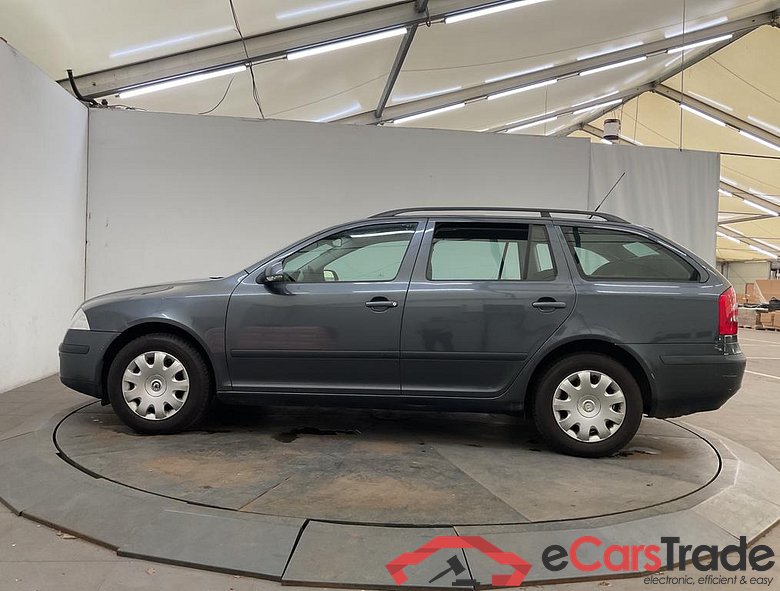 SKODA Octavia Combi Octavia SW 1.6i 16v FSI Ambiente #4