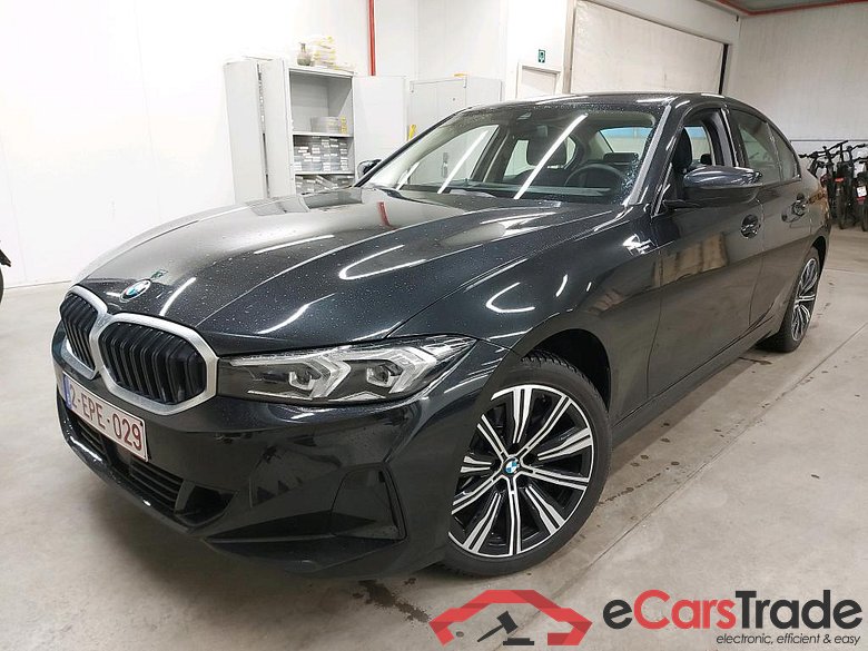 BMW - BMW 3 BERLINE 318dA 136PK With Heated Seats & Active Cruise Control & 18 Inch Alloy