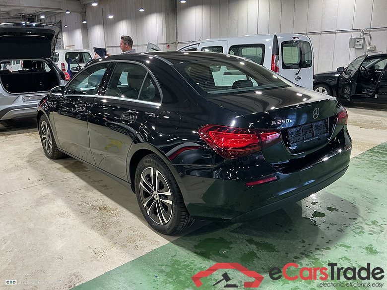 MERCEDES-BENZ A-CLASS LIMOUSINE 1.3 A 250 E BUSINESS SOLUTION DCT #3