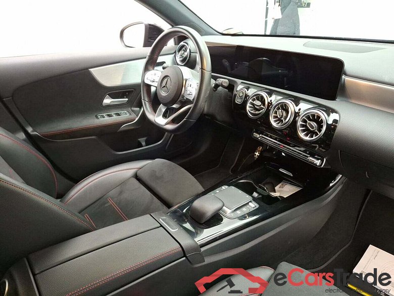 MERCEDES-BENZ A-KLASSE 250E AMG LINE DCT #3