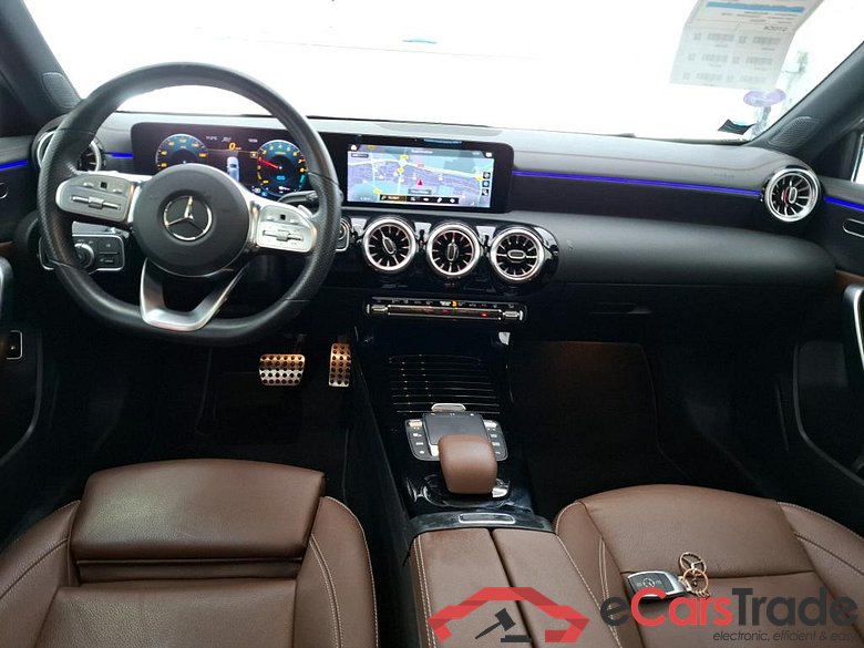 MERCEDES-BENZ Classe A Compact / 2018 / 5P / Berline A 250 e AMG Line 8G-DCT #5