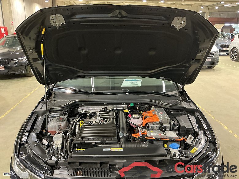 VOLKSWAGEN GOLF VIII 1.4 EHYBRID STYLE BUSINESS DSG #6