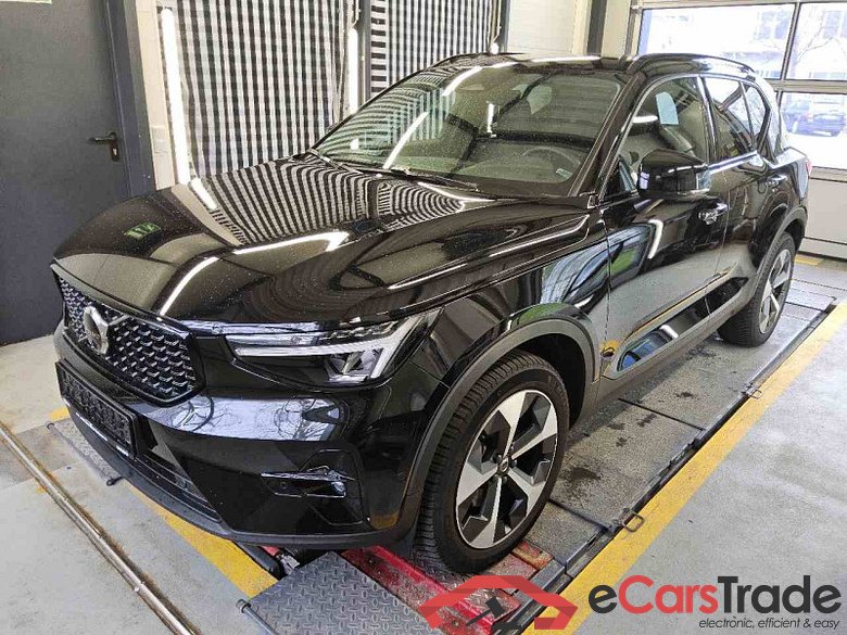 Volvo XC40 (2017->) DE - SUV5 B4 2WD EU6d, Plus Dark (EURO 6d), (Facelift) 2022 - 2024