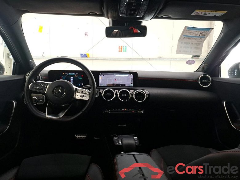 MERCEDES-BENZ Classe A Compact / 2018 / 5P / Berline A 200 AMG Line 7G-DCT #5