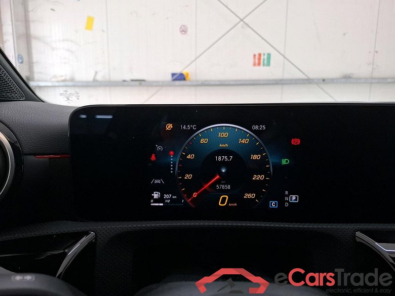 MERCEDES-BENZ Classe A Compact / 2018 / 5P / Berline A 200 AMG Line 7G-DCT #6