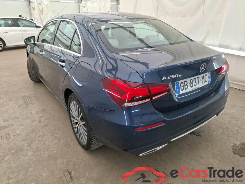MERCEDES-BENZ Classe A Berline / 2018 / 4P / Berline A 250 e Progressive Line 8G-DCT #2